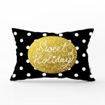 - Rh-Dik-7697-Gorsel1 - Realhomes Siyah Zemin Üzerinde Gold Detaylı Sweet Holiday Yazılı Dikdörtgen Yastık Kırlent Kılıfı Realhomes