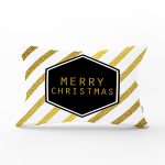 Beyaz Zemin Üzerinde Gold Detaylı Merry Christmas Yazılı Dikdörtgen Yastık Kırlent Kılıfı Realhomes