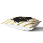 Beyaz Zemin Üzerinde Gold Detaylı Merry Christmas Yazılı Dikdörtgen Yastık Kırlent Kılıfı Realhomes