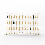 - Rh-Dik-7719-Gorsel1 - Realhomes Beyaz Zemin Üzerinde Gold Detaylı Çamağacı Desenli Modern Dikdörtgen Yastık Kırlent Kılıfı Realhomes