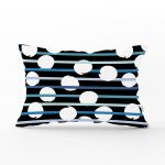 - Rh-Dik-7734-Gorsel1 - Realhomes Siyah Zemin Üzerinde Beyaz Puantiyeli Dijital Baskılı Modern Dikdörtgen Yastık Kırlent Kılıfı Realhomes