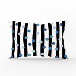 - Rh-Dik-7735-Gorsel1 - Realhomes Beyaz Zemin Üzerinde Geometrik Çizimli Renkli Puantiyeli Dikdörtgen Yastık Kırlent Kılıfı Realhomes