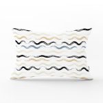 - Rh-Dik-7748-Gorsel1 - Realhomes Beyaz Zeminli Renkli Zigzag Desenli Dijital Baskılı Modern Dikdörtgen Yastık Kırlent Kılıfı Realhomes