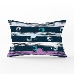 - Rh-Dik-7772-Gorsel1 - Realhomes Siyah Zemin Üzerinde Modern Çizgili Renkli Puantiyeli Dikdörtgen Yastık Kırlent Kılıfı Realhomes