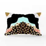 - Rh-Dik-7787-Gorsel1 - Realhomes Renkli Zemin Üzerinde Gold Detaylı Modern Desenli Modern Dikdörtgen Yastık Kırlent Kılıfı Realhomes