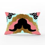 - Rh-Dik-7788-Gorsel1 - Realhomes Renkli Zemin Üzerinde Gold Detaylı Modern Desenli Modern Dikdörtgen Yastık Kırlent Kılıfı Realhomes