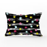- Rh-Dik-7795-Gorsel1 - Realhomes Siyah Zemin Üzerinde Renkli Puantiyeli Desenli Modern Dikdörtgen Yastık Kırlent Kılıfı Realhomes