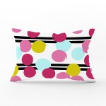 - Rh-Dik-7813-Gorsel1 - Realhomes Beyaz Zemin Üzerinde Siyah Modern Çizgili Renkli Puantiyeli Dikdörtgen Yastık Kırlent Kılıfı Realhomes