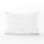 - Rh-Dik-7816-Gorsel1 - Realhomes Beyaz Zemin Üzerinde Gold Detaylı Siyah Puantiye Desenli Dikdörtgen Yastık Kırlent Kılıfı Realhomes