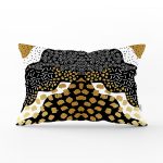 - Rh-Dik-7824-Gorsel1 - Realhomes Renkli Zemin Üzerinde Gold Detaylı Modern Desenli Modern Dikdörtgen Yastık Kırlent Kılıfı Realhomes