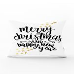 - Rh-Dik-7827-Gorsel1 - Realhomes Beyaz Zemin Üzerinde Gold Detaylı Merry Christmas Yazılı Dikdörtgen Yastık Kırlent Kılıfı Realhomes