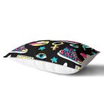 - Rh-Dik-7845-Gorsel2 - Realhomes Siyah Zeminli Renkli Ayakkabı Desenli Dijital Baskılı Modern Dikdörtgen Yastık Kırlent Kılıfı Realhomes