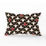 - Rh-Dik-7855-Gorsel1 - Realhomes Siyah Zemin Üzerinde Gold Renkli Geometrik Desenli Modern Dikdörtgen Yastık Kırlent Kılıfı Realhomes