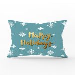 - Rh-Dik-7861-Gorsel1 - Realhomes Renkli Zeminli Beyaz Kartanesi Desenli Gold Renkli Happy Holidays Dikdörtgen Yastık Kılıfı Realhomes