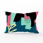 - Rh-Dik-7882-Gorsel1 - Realhomes Renkli Zemin Üzerinde Soyut Çizimli Modern Geometrik Desen Dikdörtgen Yastık Kırlent Kılıfı Realhomes