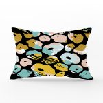 - Rh-Dik-7890-Gorsel1 - Realhomes Siyah Zemin Üzerinde Renkli Geometrik Desenli Dijital Baskılı Modern Dikdörtgen Yastık Kılıfı Realhomes