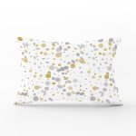 Beyaz Zemin Üzerinde Gold Detaylı Geometrik Desenli Dikdörtgen Yastık Kırlent Kılıfı Realhomes