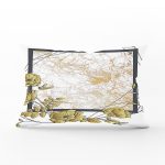 Beyaz Zemin Üzerinde Geometrik Desenli Gold Detaylı Gül Motifli Dikdörtgen Kırlent Kılıfı Realhomes