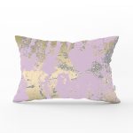 - Rh-Dik-7988-Gorsel1 - Realhomes Pastel Zemin Üzerinde Gold Detaylı Geometrik Desenli Dikdörtgen Yastık Kırlent Kılıfı Realhomes