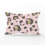 - Rh-Dik-7990-Gorsel1 - Realhomes Pastel Zemin Üzerinde Gold Detaylı Geometrik Desenli Dikdörtgen Yastık Kırlent Kılıfı Realhomes