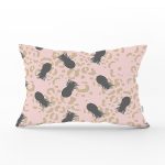 - Rh-Dik-7992-Gorsel1 - Realhomes Pastel Zemin Üzerinde Gold Detaylı Ananas Desenli Modern Dikdörtgen Yastık Kırlent Kılıfı Realhomes