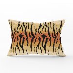 Beyaz Zemin Üzerinde Rengarenk Çiçek Desenli Dikdörtgen Yastık Kırlent Kılıfı Realhomes