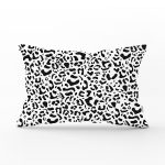 - Rh-Dik-8102-Gorsel1 - Realhomes Beyaz Zemin Üzerinde Siyah Renkli Geometrik Çizim Modern Dikdörtgen Yastık Kırlent Kılıfı Realhomes