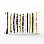 - Rh-Dik-8210-Gorsel1 - Realhomes Beyaz Zemin Üzerinde Gold Çizgili Dijital Baskılı Modern Dikdörtgen Yastık Kırlent Kılıfı Realhomes