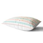 - Rh-Dik-8222-Gorsel2 - Realhomes Beyaz Zemin Üzerinde Renkli Yatay Çizgili Gold Detaylı Dikdörtgen Yastık Kırlent Kılıfı Realhomes