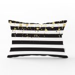 - Rh-Dik-8224-Gorsel1 - Realhomes Beyaz Zemin Üzerinde Siyah Çizgili Gold Detaylı Modern Dikdörtgen Yastık Kırlent Kılıfı Realhomes