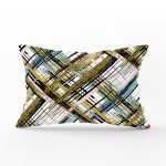 - Rh-Dik-8236-Gorsel1 - Realhomes Beyaz Zemin Üzerinde Gold Detaylı Geometrik Desenli Dikdörtgen Yastık Kırlent Kılıfı Realhomes