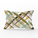 - Rh-Dik-8237-Gorsel1 - Realhomes Beyaz Zemin Üzerinde Gold Detaylı Geometrik Desenli Dikdörtgen Yastık Kırlent Kılıfı Realhomes