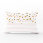 - Rh-Dik-8240-Gorsel1 - Realhomes Beyaz Zemin Üzerinde Pembe Yatay Çizgili Gold Detaylı Kalp Desenli Dikdörtgen Yastık Kılıfı Realhomes