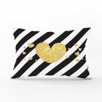 Beyaz Zemin Üzerinde Siyah Yatay Çizgili Gold Detaylı Kalp Desenli Dikdörtgen Kırlent Kılıfı Realhomes