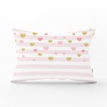 - Rh-Dik-8247-Gorsel1 - Realhomes Beyaz Zemin Üzerinde Pembe Yatay Çizgili Gold Detaylı Kalp Desenli Dikdörtgen Kırlent Kılıfı Realhomes