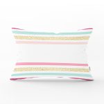 - Rh-Dik-8249-Gorsel1 - Realhomes  Beyaz Zemin Üzerinde Renkli Yatay Çizgili Gold Detaylı Dikdörtgen Yastık Kırlent Kılıfı Realhomes