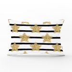 - Rh-Dik-8286-Gorsel1 - Realhomes Beyaz Zemin Üzerinde Gold Detaylı Yıldız Desenli Modern Dikdörtgen Yastık Kırlent Kılıfı Realhomes