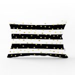 - Rh-Dik-8288-Gorsel1 - Realhomes Beyaz Zemin Üzerinde Gold Detaylı Yıldız Desenli Modern Dikdörtgen Yastık Kırlent Kılıfı Realhomes