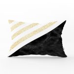 - Rh-Dik-8291-Gorsel1 - Realhomes Beyaz Zemin Üzerinde Siyah Mermer Detaylı Gold Yatay Çizgili Dikdörtgen Yastık Kırlent Kılıfı Realhomes