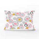 - Rh-Dik-8298-Gorsel1 - Realhomes Beyaz Zemin Üzerinde Gold Detaylı Renkli Puantiye Desenli Dikdörtgen Yastık Kırlent Kılıfı Realhomes