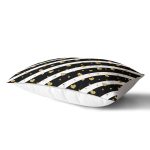 - Rh-Dik-8324-Gorsel2 - Realhomes Beyaz Zemin Üzerinde Gold Detaylı Kalp Desenli Modern Dikdörtgen Yastık Kırlent Kılıfı Realhomes