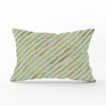 - Rh-Dik-8328-Gorsel1 - Realhomes Renkli Zemin Üzerinde Gold Detaylı Yatay Çizgili Modern Dikdörtgen Yastık Kırlent Kılıfı Realhomes