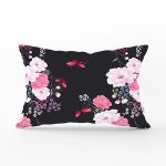 - Rh-Dik-8362-Gorsel1 - Realhomes Siyah Zemin Üzerinde Rengarenk Çiçek Desenli Dikdörtgen Yastık Kırlent Kılıfı Realhomes