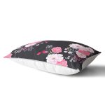 - Rh-Dik-8362-Gorsel2 - Realhomes Siyah Zemin Üzerinde Rengarenk Çiçek Desenli Dikdörtgen Yastık Kırlent Kılıfı Realhomes