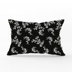 - Rh-Dik-8363-Gorsel1 - Realhomes Siyah Zeminli Beyaz Çiçek Desenli Dijital Baskılı Modern Dikdörtgen Yastık Kırlent Kılıfı Realhomes