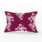 - Rh-Dik-8368-Gorsel1 - Realhomes Bordo Zemin Üzerinde Beyaz Rengarenk Çiçek Desenli Modern Dikdörtgen Yastık Kırlent Kılıfı Realhomes