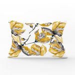 - Rh-Dik-8411-Gorsel1 - Realhomes Beyaz Zemin Üzerinde Gold Detaylı Yaprak Desenli Modern Dikdörtgen Yastık Kırlent Kılıfı Realhomes