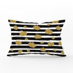 - Rh-Dik-8533-Gorsel1 - Realhomes Beyaz Zemin Üzerinde Siyah Çizgili Gold Detaylı Bal Kabağı Dikdörtgen Yastık Kırlent Kılıfı Realhomes