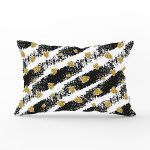 Beyaz Zemin Üzerinde Siyah Çizgili Gold Detaylı Çilek Desenli Dikdörtgen Yastık Kılıfı Realhomes