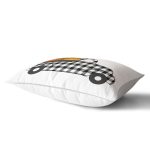 - Rh-Dik-8632-Gorsel2 - Realhomes Beyaz Zemin Üzerinde Siyah Ekoseli Balkabağı Desenli Dikdörtgen Yastık Kırlent Kılıfı Realhomes